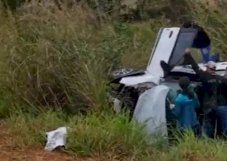 Encontrado morto, motorista teria se pendurado em árvore após capotamento na BR-262