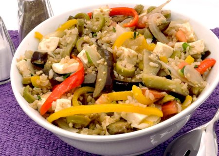 Salada de arroz com berinjela