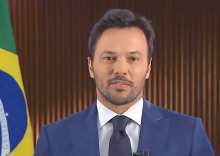 Ministro Fabio Faria defende Gusttavo Lima de ataques