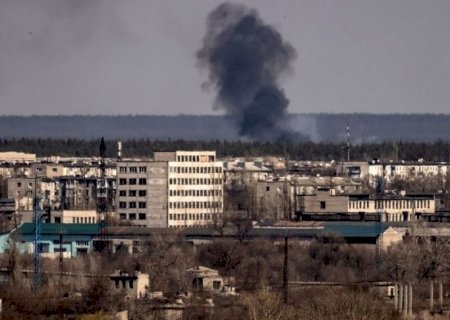 Presidente da Finlândia acusa Rússia de usar armas de destruição em massa