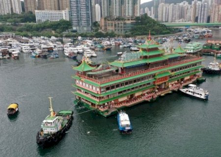 Famoso restaurante flutuante de Hong Kong afunda no Mar do Sul da China