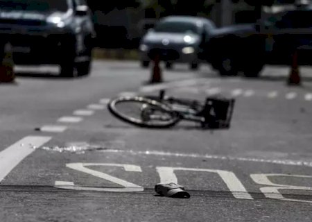 Ciclista morre após ser atropelado por ônibus
