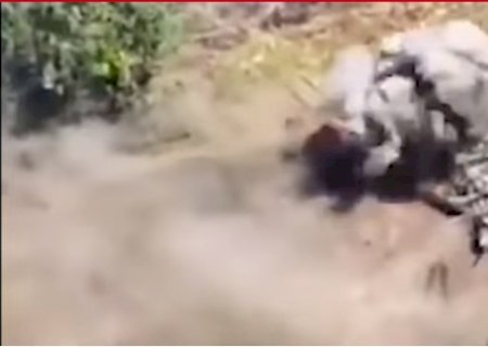 Ataque aéreo avassalador destrói tanques russos na Ucrânia
