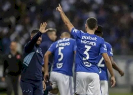 Cruzeiro bate Vila Nova e segue com 100% de aproveitamento em casa na Série B>