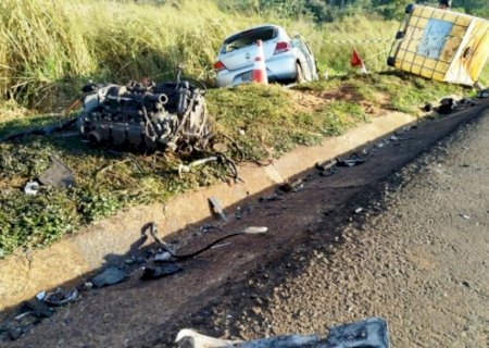 Homem morre após colidir veículo com carreta na BR-163