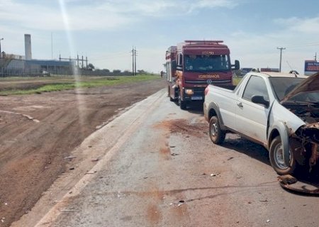Veículos colidem na BR-163 entre  Dourados e Caarapó e deixam feridos>