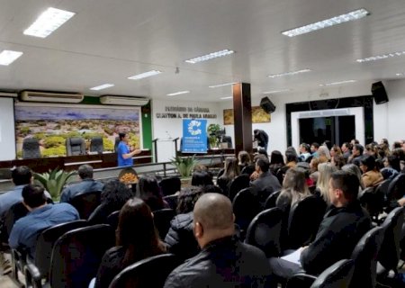 Servidores municipais de Caarapó participam de palestra sobre educação financeira