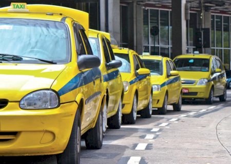 Auxílio de R$ 1.000 a taxistas começa a ser pago nesta terça