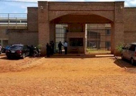 Após render guardas e pegar armas, 35 presos ligados ao PCC fogem de penitenciária do Paraguai