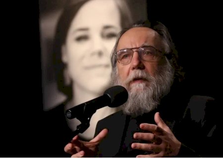 “Ela morreu pela nossa vitória”, diz “guru” de Putin no funeral da filha