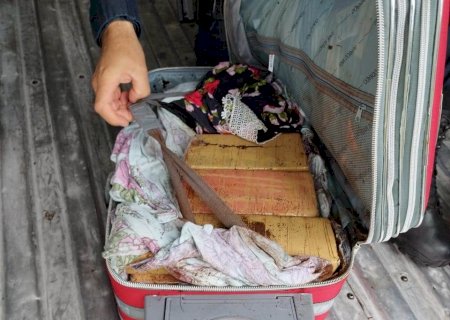 PM de Caarapó flagra jovem de 21 anos com quase 40 kg de maconha em ônibus