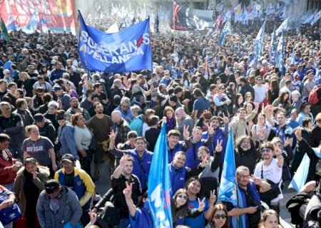 Argentinos vão às ruas em repúdio à tentativa de assassinato de Cristina Kirchner