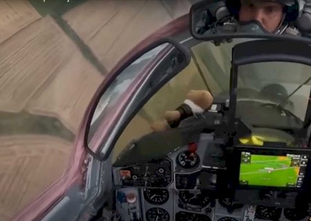 Piloto ucraniano em ação revela poder de fogo fornecido pelos EUA