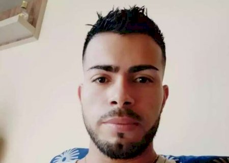 Homem sofre m&uacute;ltiplas fraturas e morre ap&oacute;s colis&atilde;o entre moto e carro