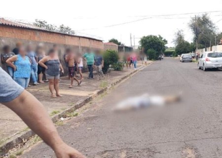 Homem é executado a tiros de pistola 9 milímetros no meio da rua
