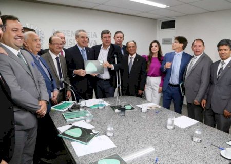 Eduardo Riedel mantém 11 pastas e cria cargo de secretários executivos
