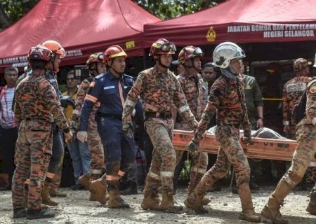 Deslizamento deixa 16 mortos e 17 desaparecidos na Malásia