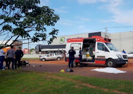 Mulher morre em acidente envolvendo bicicleta e carro