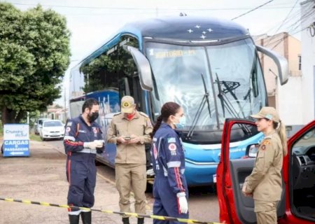 Homem é assassinado com tiro no tórax dentro de ônibus