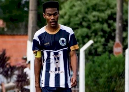 Jogador de 21 anos passa mal durante partida de futebol amador e morre