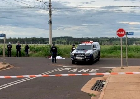Criança de bicicleta morre atropelada por caminhão