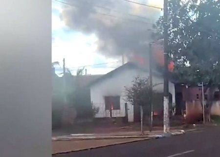 Após agredir esposa, homem coloca fogo em casa e acaba preso
