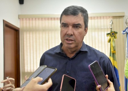 Riedel garante cobertura do reajuste de 15% no salários dos professores em MS