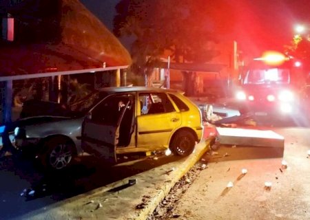 Jovem morre após ser atropelada por carro desgovernado em via pública