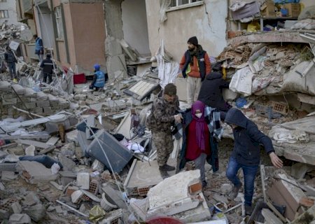 Mais de 41.000 pessoas morreram no terremoto na Turquia e na Síria