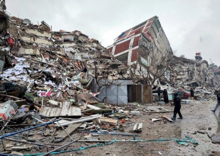 Mortos por terremoto na Turquia e na Síria passam de 17 mil; turcos cobram ação do governo, e Erdogan admite dificuldades