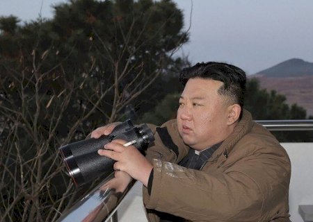 Coreia do Norte dispara míssil balístico