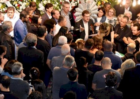 Aplausos e emoção marcam velório do deputado Amarildo Cruz na ALEMS