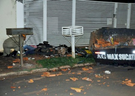 Durante racha, dois jovens morrem após colisão com carro