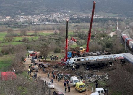 Colisão entre dois trens deixa ao menos 36 mortos e 85 feridos na Grécia