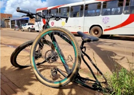 Criança fica gravemente ferida ao ser atropelada por ônibus em MS