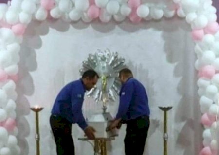 Corpo de menina trocada pela mãe por droga é velado na fronteira