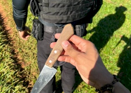 Acusado de matar mulher a facadas é encontrado escondido em mata