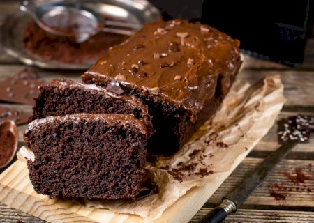 Bolo de chocolate fofinho com calda