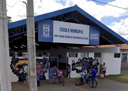 Professor tranca crianças em sala e agride aluno, denuncia mãe