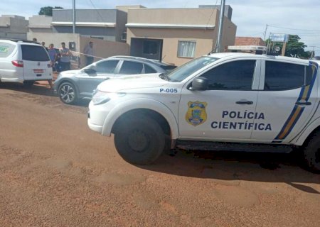Homem é morto a tiros quando trocava fralda do filho dentro de casa