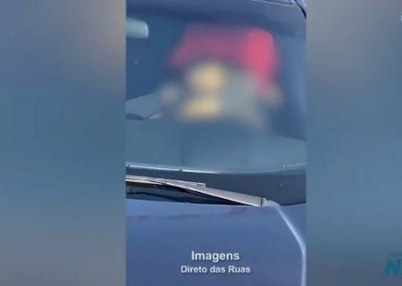 Casal é flagrado fazendo sexo no carro, em plena manhã