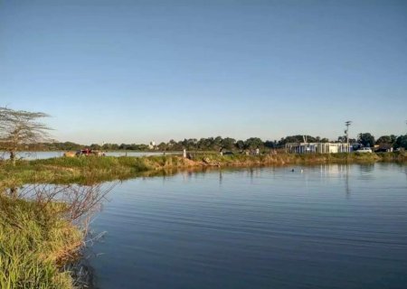 Menino de 12 anos morre afogado ao nadar em piscinão com amigos