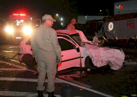 Colisão entre ambulância e carro mata motorista na saída para Cuiabá