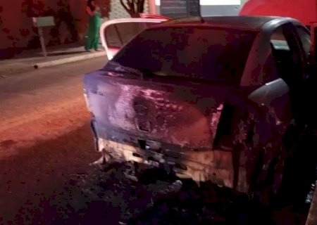 Empresário alega que queimou carro porque ex não quis devolvê-lo