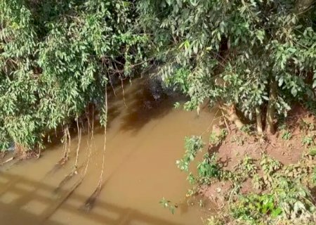 Corpo de homem de 35 anos é encontrado boiando em córrego