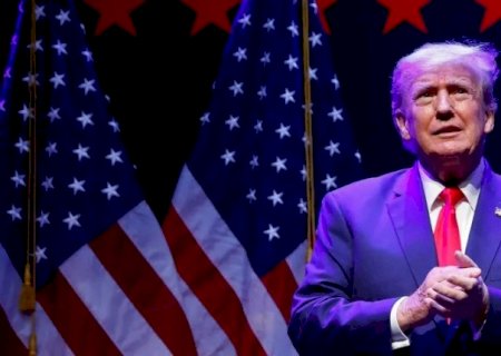 Trump admite em gravação não ter retirado sigilo antes de guardar documento confidencial na Flórida