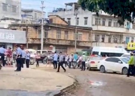 Homem invade jardim de infância, avança com faca contra crianças e mata seis na China