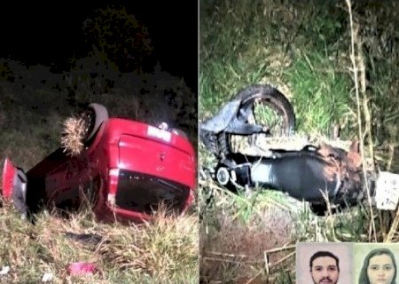 Motociclista morre e mulher tem corpo dilacerado após colisão com carro