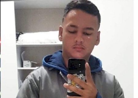 Caminhão com placas de MS bate na traseira de carreta e motorista morre em São Paulo