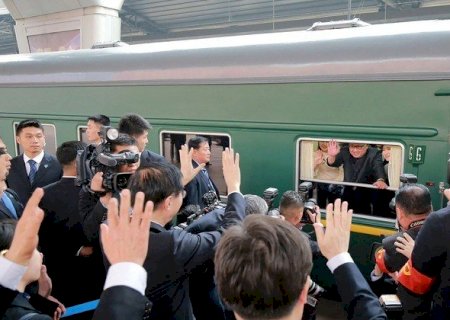 Kim Jong-un chega à Rússia para reunião com Vladimir Putin